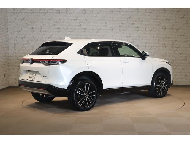 ヴェゼル ｅ：ＨＥＶＺ　衝突被害軽減システム　純正メモリーナビ　アダプティブクルーズ　電動リアゲート　ＡＷ　ＥＴＣ　フルセグＴＶ　Ｂカメラ　　クリアランスソナー　ＬＥＤヘッドライト　スマートキー　ＣＤ　サイドエアバッグ　追従（29枚目）