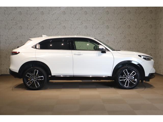 ヴェゼル ｅ：ＨＥＶＺ　衝突被害軽減システム　純正メモリーナビ　アダプティブクルーズ　電動リアゲート　ＡＷ　ＥＴＣ　フルセグＴＶ　Ｂカメラ　　クリアランスソナー　ＬＥＤヘッドライト　スマートキー　ＣＤ　サイドエアバッグ　追従（30枚目）