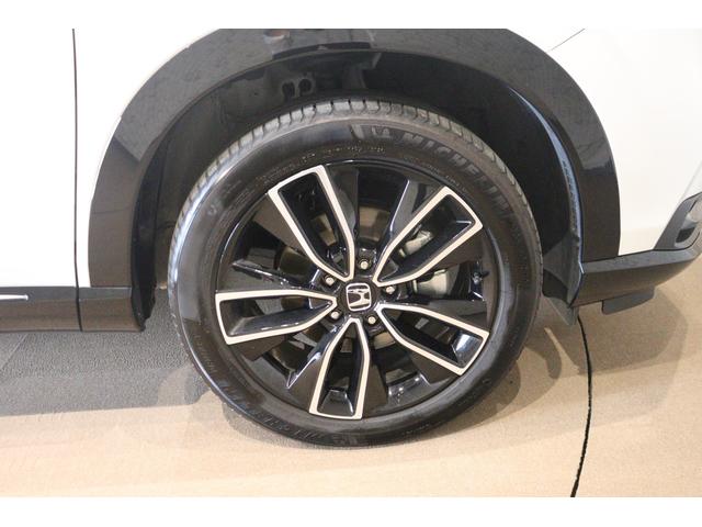 ヴェゼル ｅ：ＨＥＶＺ　衝突被害軽減システム　純正メモリーナビ　アダプティブクルーズ　電動リアゲート　ＡＷ　ＥＴＣ　フルセグＴＶ　Ｂカメラ　　クリアランスソナー　ＬＥＤヘッドライト　スマートキー　ＣＤ　サイドエアバッグ　追従（35枚目）