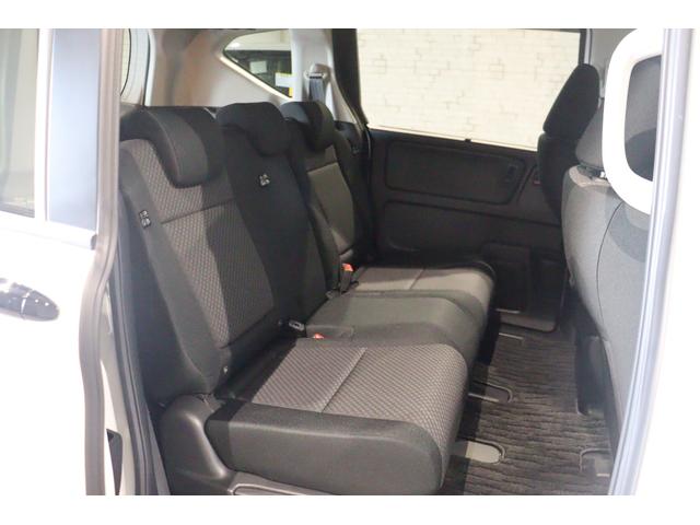 フリード＋ハイブリッド ハイブリッドＧブラックスタイル　衝突被害軽減システム　純正メモリーナビ　５人乗　アダプティブクルーズ　Ｂカメラ　ＡＷ　ＥＴＣ　両側電動スライドドア　フルセグＴＶ　ＬＥＤヘッドライト　ＵＳＢ入力端子　Ｂｌｕｅｔｏｏｔｈ接続　ＤＶＤ再生（17枚目）