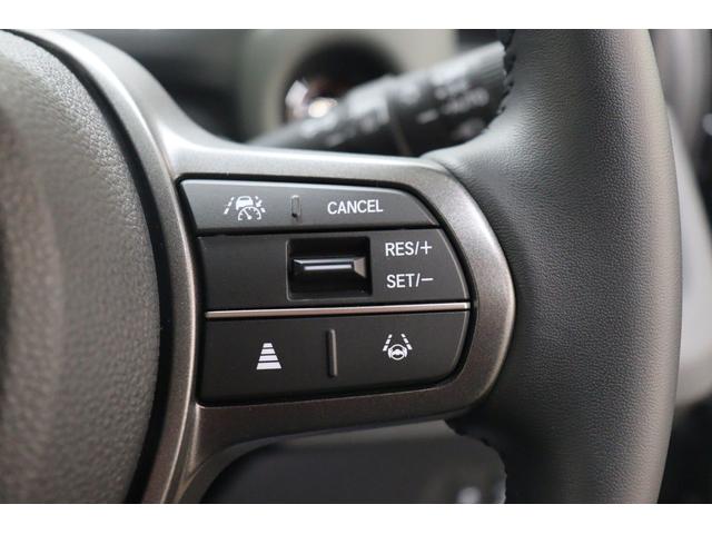 フリード ｅ：ＨＥＶクロスター　衝突被害軽減システム　純正メモリーナビ　５人乗　アダプティブクルーズ　ＥＴＣ　ＡＷ　両側電動スライドドア　Ｂカメラ　フルセグＴＶ　ＬＥＤヘッドライト　ＵＳＢ入力端子　Ｂｌｕｅｔｏｏｔｈ接続　ＤＶＤ再生（10枚目）