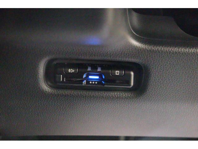 フリード ｅ：ＨＥＶクロスター　衝突被害軽減システム　純正メモリーナビ　５人乗　アダプティブクルーズ　ＥＴＣ　ＡＷ　両側電動スライドドア　Ｂカメラ　フルセグＴＶ　ＬＥＤヘッドライト　ＵＳＢ入力端子　Ｂｌｕｅｔｏｏｔｈ接続　ＤＶＤ再生（11枚目）