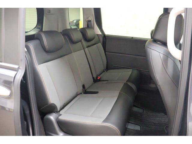 フリード ｅ：ＨＥＶクロスター　衝突被害軽減システム　純正メモリーナビ　５人乗　アダプティブクルーズ　ＥＴＣ　ＡＷ　両側電動スライドドア　Ｂカメラ　フルセグＴＶ　ＬＥＤヘッドライト　ＵＳＢ入力端子　Ｂｌｕｅｔｏｏｔｈ接続　ＤＶＤ再生（15枚目）