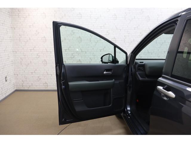 フリード ｅ：ＨＥＶクロスター　衝突被害軽減システム　純正メモリーナビ　５人乗　アダプティブクルーズ　ＥＴＣ　ＡＷ　両側電動スライドドア　Ｂカメラ　フルセグＴＶ　ＬＥＤヘッドライト　ＵＳＢ入力端子　Ｂｌｕｅｔｏｏｔｈ接続　ＤＶＤ再生（19枚目）