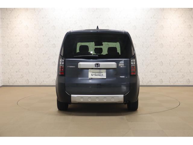 フリード ｅ：ＨＥＶクロスター　衝突被害軽減システム　純正メモリーナビ　５人乗　アダプティブクルーズ　ＥＴＣ　ＡＷ　両側電動スライドドア　Ｂカメラ　フルセグＴＶ　ＬＥＤヘッドライト　ＵＳＢ入力端子　Ｂｌｕｅｔｏｏｔｈ接続　ＤＶＤ再生（22枚目）