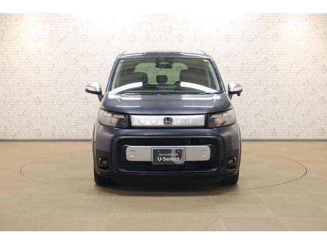 フリード ｅ：ＨＥＶクロスター　衝突被害軽減システム　純正メモリーナビ　５人乗　アダプティブクルーズ　ＥＴＣ　ＡＷ　両側電動スライドドア　Ｂカメラ　フルセグＴＶ　ＬＥＤヘッドライト　ＵＳＢ入力端子　Ｂｌｕｅｔｏｏｔｈ接続　ＤＶＤ再生（26枚目）