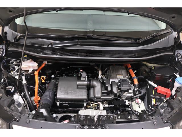 フリード ｅ：ＨＥＶクロスター　衝突被害軽減システム　純正メモリーナビ　５人乗　アダプティブクルーズ　ＥＴＣ　ＡＷ　両側電動スライドドア　Ｂカメラ　フルセグＴＶ　ＬＥＤヘッドライト　ＵＳＢ入力端子　Ｂｌｕｅｔｏｏｔｈ接続　ＤＶＤ再生（28枚目）