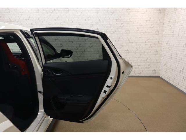 シビック タイプＲ　衝突被害軽減システム　純正メモリーナビ　６ＭＴ　Ｂカメラ　ドライブレコーダー　ＥＴＣ　ＡＷ　クルーズコントロール　ＬＥＤヘッドライト　ＤＶＤ再生　ＵＳＢ入力端子　Ｂｌｕｅｔｏｏｔｈ接続　ＣＤ　ＡＢＳ（22枚目）