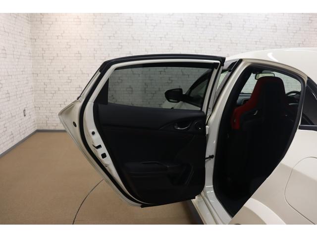 シビック タイプＲ　衝突被害軽減システム　純正メモリーナビ　６ＭＴ　Ｂカメラ　ドライブレコーダー　ＥＴＣ　ＡＷ　クルーズコントロール　ＬＥＤヘッドライト　ＤＶＤ再生　ＵＳＢ入力端子　Ｂｌｕｅｔｏｏｔｈ接続　ＣＤ　ＡＢＳ（23枚目）