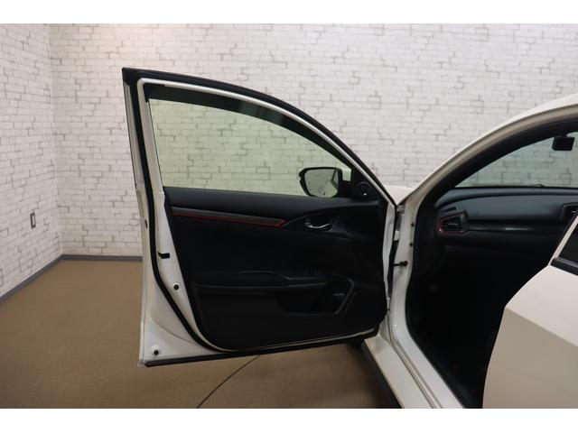 シビック タイプＲ　衝突被害軽減システム　純正メモリーナビ　６ＭＴ　Ｂカメラ　ドライブレコーダー　ＥＴＣ　ＡＷ　クルーズコントロール　ＬＥＤヘッドライト　ＤＶＤ再生　ＵＳＢ入力端子　Ｂｌｕｅｔｏｏｔｈ接続　ＣＤ　ＡＢＳ（24枚目）