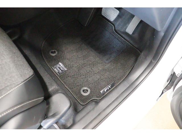 フィット e:HEVホーム 衝突被害軽減システム 純正メモリーナビ アダプティブクルーズ Bカメラ クリアランスソナー ETC フルセグTV LEDヘッドライト USB入力端子 Bluetooth接続 スマートキー ABS(14枚目)