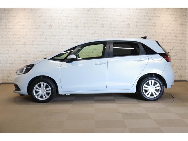 フィット e:HEVホーム 衝突被害軽減システム 純正メモリーナビ アダプティブクルーズ Bカメラ クリアランスソナー ETC フルセグTV LEDヘッドライト USB入力端子 Bluetooth接続 スマートキー ABS(22枚目)