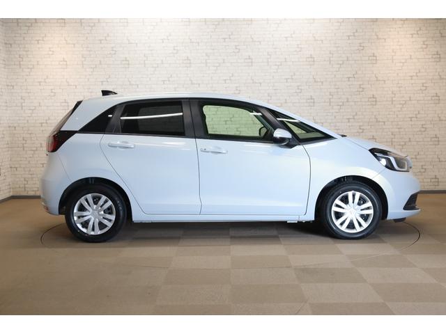 フィット e:HEVホーム 衝突被害軽減システム 純正メモリーナビ アダプティブクルーズ Bカメラ クリアランスソナー ETC フルセグTV LEDヘッドライト USB入力端子 Bluetooth接続 スマートキー ABS(26枚目)