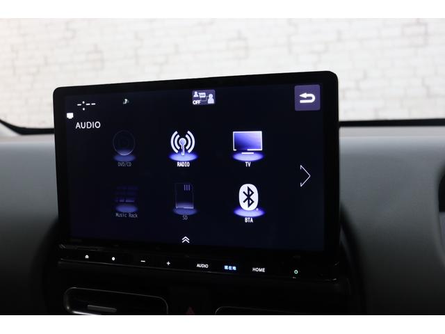 フリード ｅ：ＨＥＶクロスター　衝突被害軽減システム　純正メモリーナビ　クリアランスソナー　クルーズコントロール　両側電動スライドドア　電動格納ミラー　オートライト　レーンアシスト　バックカメラ　Ｂｌｕｅｔｏｏｔｈ接続　ＣＤ　ＤＶＤ（5枚目）