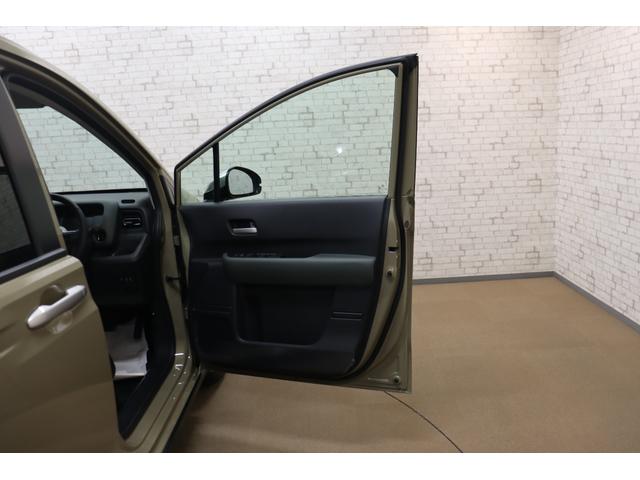 フリード ｅ：ＨＥＶクロスター　衝突被害軽減システム　純正メモリーナビ　クリアランスソナー　クルーズコントロール　両側電動スライドドア　電動格納ミラー　オートライト　レーンアシスト　バックカメラ　Ｂｌｕｅｔｏｏｔｈ接続　ＣＤ　ＤＶＤ（17枚目）