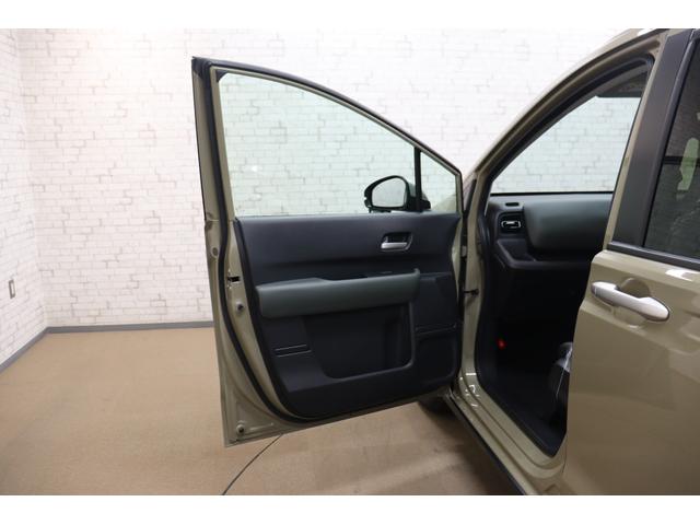 フリード ｅ：ＨＥＶクロスター　衝突被害軽減システム　純正メモリーナビ　クリアランスソナー　クルーズコントロール　両側電動スライドドア　電動格納ミラー　オートライト　レーンアシスト　バックカメラ　Ｂｌｕｅｔｏｏｔｈ接続　ＣＤ　ＤＶＤ（18枚目）