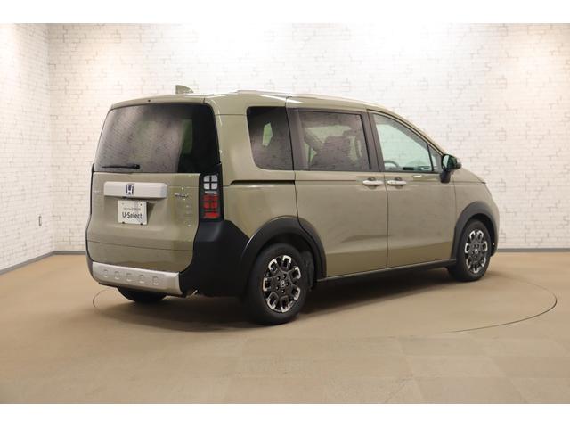 フリード ｅ：ＨＥＶクロスター　衝突被害軽減システム　純正メモリーナビ　クリアランスソナー　クルーズコントロール　両側電動スライドドア　電動格納ミラー　オートライト　レーンアシスト　バックカメラ　Ｂｌｕｅｔｏｏｔｈ接続　ＣＤ　ＤＶＤ（22枚目）