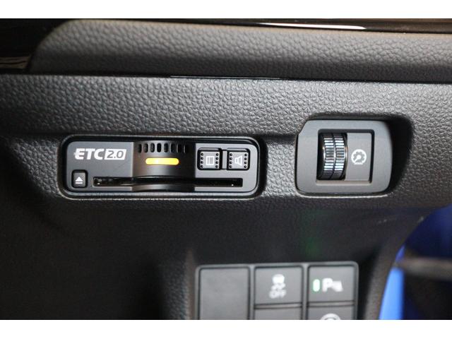 シビック ｅ：ＨＥＶ　衝突被害軽減システム　純正ナビ　クルーズコントロール　レーンアシスト　ＬＥＤ　オートライト　クリアランスソナー　パワーシート　シートヒーター　Ｂｌｕｅｔｏｏｔｈ接続　バックカメラ　ＡＷ　ＥＴＣ２．０（12枚目）