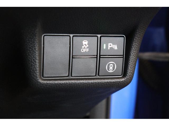 シビック ｅ：ＨＥＶ　衝突被害軽減システム　純正ナビ　クルーズコントロール　レーンアシスト　ＬＥＤ　オートライト　クリアランスソナー　パワーシート　シートヒーター　Ｂｌｕｅｔｏｏｔｈ接続　バックカメラ　ＡＷ　ＥＴＣ２．０（13枚目）