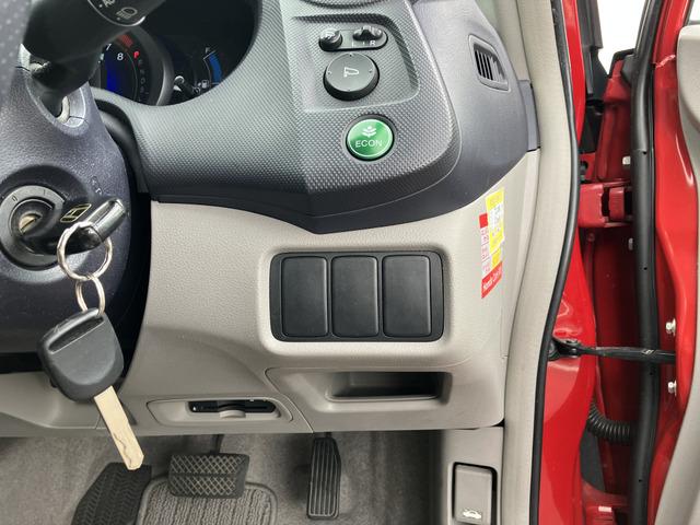 インサイト Ｌ　ＨＤＤナビ　ワンセグ　ＤＶＤ再生　バックカメラ　キーレス　アイドリングストップ　ＨＩＤヘッドライト　アルミホイール　パワーウインドウ　エアコン　ＣａｒｓＯｓａｋａ：Ｊ４０２５（8枚目）