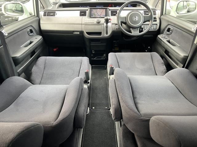 ステップワゴン Ｇ　スマートスタイルエディション　メモリーナビ　バックカメラ　スマートキー　両側電動スライドドア　３列シート　ＥＴＣ　ＨＩＤヘッドライト　エアコン　パワーウインドウ　エアバッグ　ＣａｒｓＯｓａｋａ：Ｊ２８３６（6枚目）