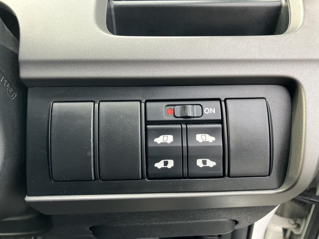 ステップワゴン Ｇ　スマートスタイルエディション　メモリーナビ　バックカメラ　スマートキー　両側電動スライドドア　３列シート　ＥＴＣ　ＨＩＤヘッドライト　エアコン　パワーウインドウ　エアバッグ　ＣａｒｓＯｓａｋａ：Ｊ２８３６（7枚目）