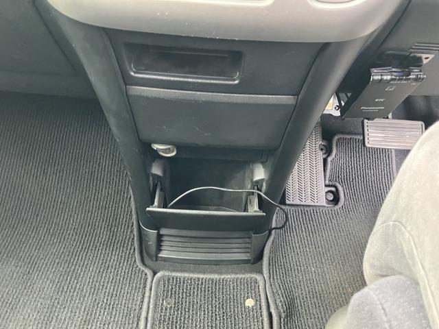 ステップワゴン Ｇ　スマートスタイルエディション　メモリーナビ　バックカメラ　スマートキー　両側電動スライドドア　３列シート　ＥＴＣ　ＨＩＤヘッドライト　エアコン　パワーウインドウ　エアバッグ　ＣａｒｓＯｓａｋａ：Ｊ２８３６（44枚目）