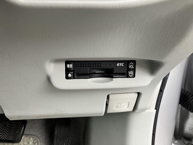 プリウス Sツーリングセレクション K プッシュスタート スマートキー ナビ 125(8枚目)