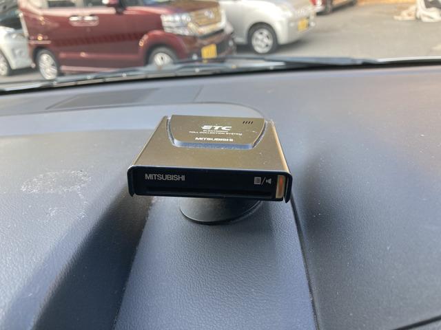 カーズ大阪では中古車販売をメインに各種保険の取扱、板金修理まで幅広く対応しています。中古車販売は全国どこでも対応可能！遠方の方でも安心して買ってもらえるような取り組み・工夫を行なっています。