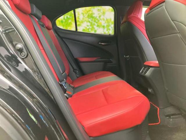 UX UX250h Fスポーツ サンルーフ/保証書/ディスプレイオーディオ+ナビ12.3インチ/プリクラッシュセーフティ/シートエアコン/パノラミックビューモニター/車線逸脱防止支援システム/シート フルレザー 革シート 電動シート(5枚目)