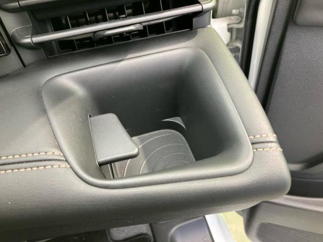 セレナ ハイウェイスターV 保証書/ディスプレイオーディオ9インチ/インテリジェントルームミラー/エマージェンシーブレーキ/両側電動スライドドア/アラウンドビューモニター/車線逸脱防止支援システム/プロパイロット 全周囲カメラ(32枚目)