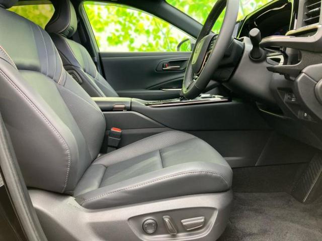 クラウンスポーツ 4WD Z パノラマルーフ/保証書/ディスプレイオーディオ+ナビ12.3インチ/デジタルインナーミラー/トヨタセーフティセンス/シートヒーター 前席/パノラミックビューモニター/車線逸脱防止支援システム 革シート(4枚目)