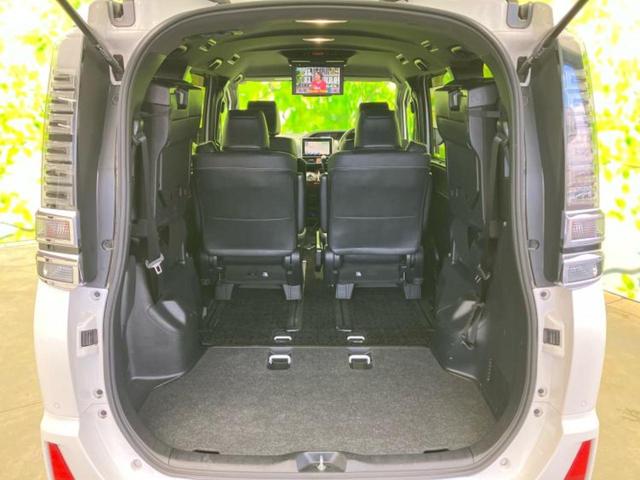 ヴォクシー ＺＳキラメキ３　新品タイヤ／保証書／純正　９インチ　ＳＤナビ／フリップダウンモニター　純正　１２．１インチ／トヨタセーフティセンス／両側電動スライドドア／車線逸脱防止支援システム／シート　ハーフレザー　バックカメラ（21枚目）