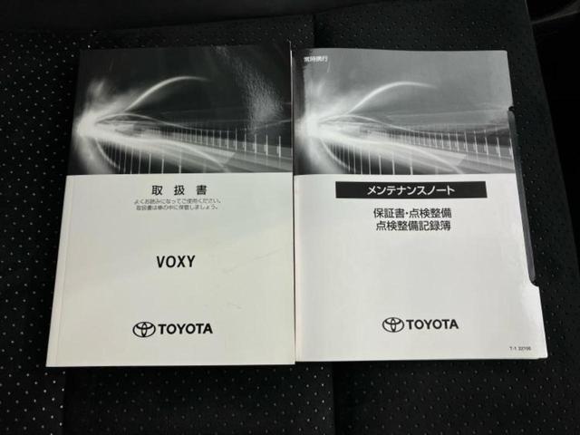ヴォクシー ＺＳキラメキ３　新品タイヤ／保証書／純正　９インチ　ＳＤナビ／フリップダウンモニター　純正　１２．１インチ／トヨタセーフティセンス／両側電動スライドドア／車線逸脱防止支援システム／シート　ハーフレザー　バックカメラ（36枚目）