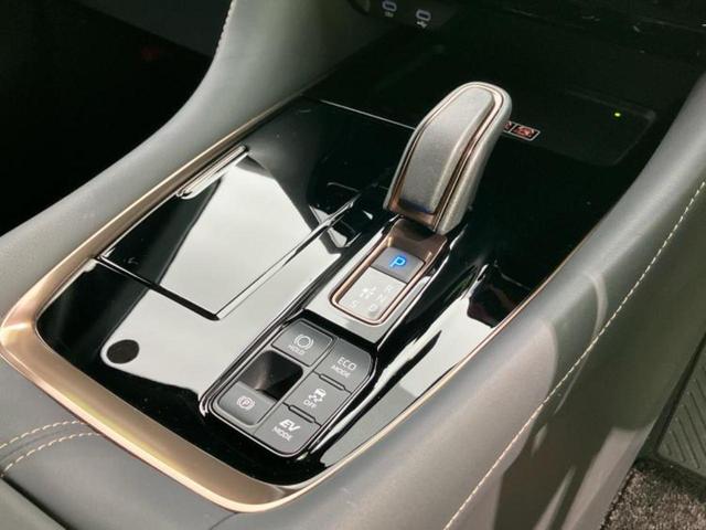 アルファードハイブリッド ハイブリッドＺ　サンルーフ／保証書／ディスプレイオーディオ＋ナビ１４インチ／デジタルインナーミラー／トヨタセーフティセンス／両側電動スライドドア／シートヒーター　全席／パノラミックビューモニター　衝突被害軽減システム（18枚目）