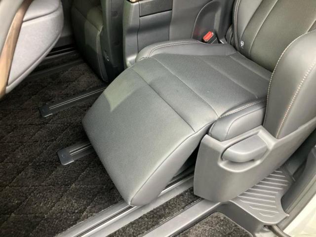 アルファードハイブリッド ハイブリッドＺ　サンルーフ／保証書／ディスプレイオーディオ＋ナビ１４インチ／デジタルインナーミラー／トヨタセーフティセンス／両側電動スライドドア／シートヒーター　全席／パノラミックビューモニター　衝突被害軽減システム（23枚目）