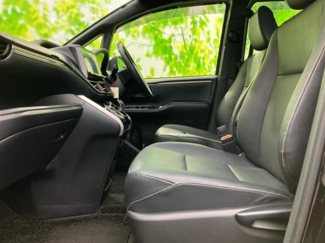 エスクァイア ハイブリッドＧｉブラックテーラード　新品タイヤ／保証書／社外　９インチ　ＳＤナビ／フリップダウンモニター　社外　１２．８インチ／トヨタセーフティセンス／両側電動スライドドア／シートヒーター　前席／車線逸脱防止支援システム　バックカメラ（7枚目）