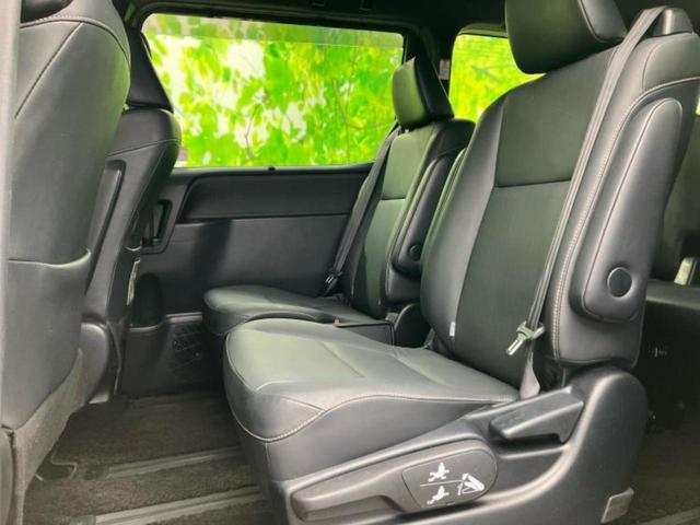 エスクァイア ハイブリッドＧｉブラックテーラード　新品タイヤ／保証書／社外　９インチ　ＳＤナビ／フリップダウンモニター　社外　１２．８インチ／トヨタセーフティセンス／両側電動スライドドア／シートヒーター　前席／車線逸脱防止支援システム　バックカメラ（8枚目）