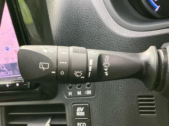 エスクァイア ハイブリッドＧｉブラックテーラード　新品タイヤ／保証書／社外　９インチ　ＳＤナビ／フリップダウンモニター　社外　１２．８インチ／トヨタセーフティセンス／両側電動スライドドア／シートヒーター　前席／車線逸脱防止支援システム　バックカメラ（17枚目）