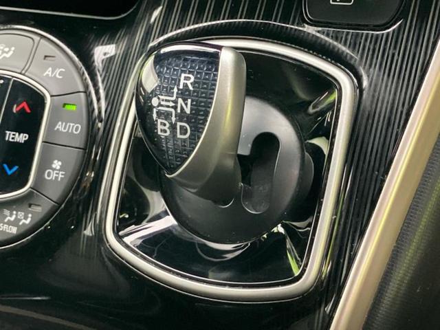 エスクァイア ハイブリッドＧｉブラックテーラード　新品タイヤ／保証書／社外　９インチ　ＳＤナビ／フリップダウンモニター　社外　１２．８インチ／トヨタセーフティセンス／両側電動スライドドア／シートヒーター　前席／車線逸脱防止支援システム　バックカメラ（18枚目）