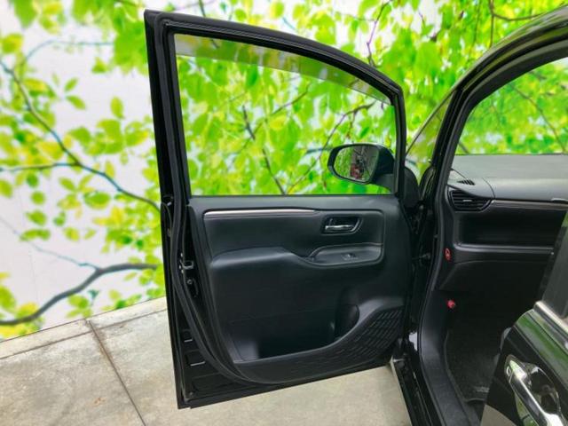 エスクァイア ハイブリッドＧｉブラックテーラード　新品タイヤ／保証書／社外　９インチ　ＳＤナビ／フリップダウンモニター　社外　１２．８インチ／トヨタセーフティセンス／両側電動スライドドア／シートヒーター　前席／車線逸脱防止支援システム　バックカメラ（23枚目）