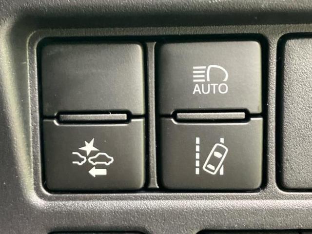 エスクァイア ハイブリッドＧｉブラックテーラード　新品タイヤ／保証書／社外　９インチ　ＳＤナビ／フリップダウンモニター　社外　１２．８インチ／トヨタセーフティセンス／両側電動スライドドア／シートヒーター　前席／車線逸脱防止支援システム　バックカメラ（27枚目）