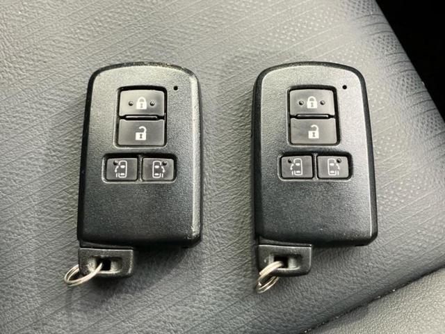 エスクァイア ハイブリッドＧｉブラックテーラード　新品タイヤ／保証書／社外　９インチ　ＳＤナビ／フリップダウンモニター　社外　１２．８インチ／トヨタセーフティセンス／両側電動スライドドア／シートヒーター　前席／車線逸脱防止支援システム　バックカメラ（42枚目）