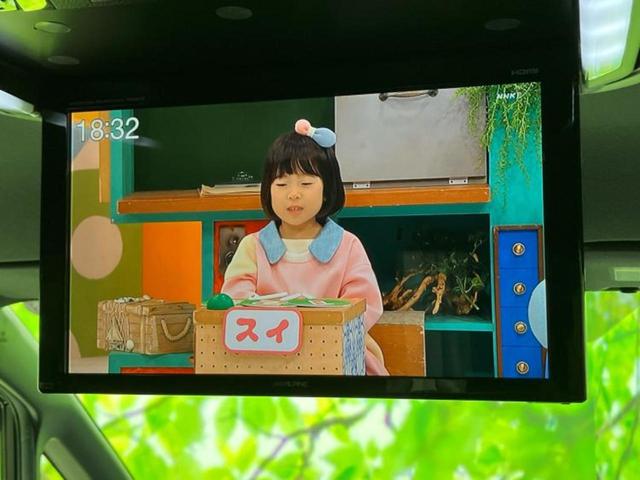 エスクァイア ハイブリッドＧｉブラックテーラード　新品タイヤ／保証書／社外　９インチ　ＳＤナビ／フリップダウンモニター　社外　１２．８インチ／トヨタセーフティセンス／両側電動スライドドア／シートヒーター　前席／車線逸脱防止支援システム　バックカメラ（43枚目）