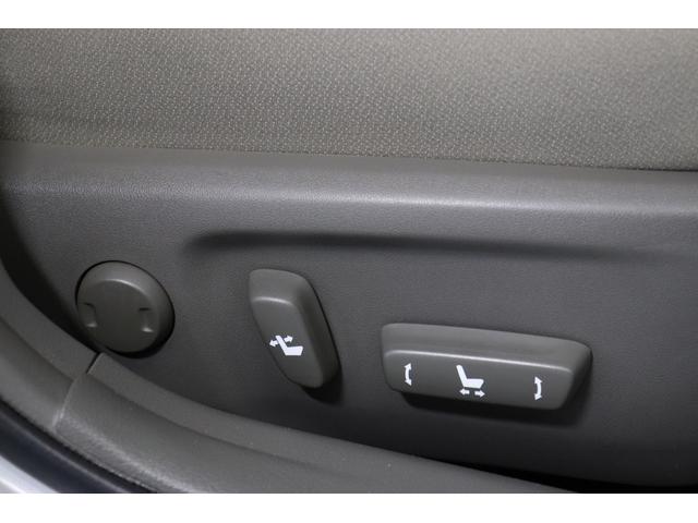 ●パワーシート装備車★スイッチ操作で、ポジションの微調整が可能。