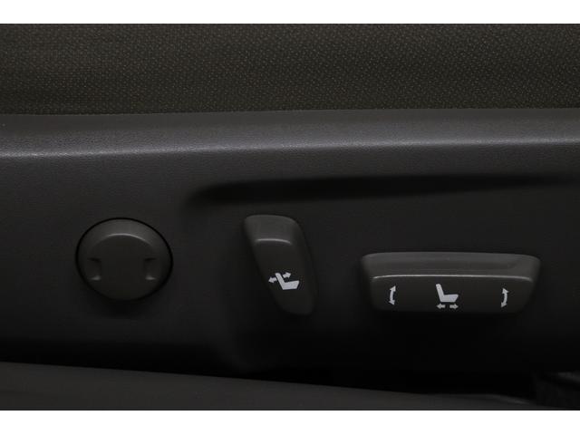 ●パワーシート装備車★スイッチ操作で、ポジションの微調整が可能。