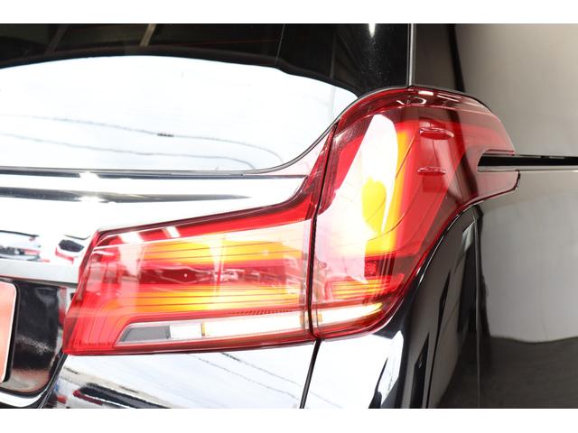 アルファードハイブリッド ＳＲ　Ｃパッケージ　サンルーフ／新シュタイナーＦＴＸ２０ＡＷ／ＫＷ車高調／ＴＲＤエアロ／ＪＢＬプレミアムサウンド／後席モニター／革シート／オットマン／２列目シートヒーター／全方位カメラ／デジタルインナーミラー／クルコン（17枚目）