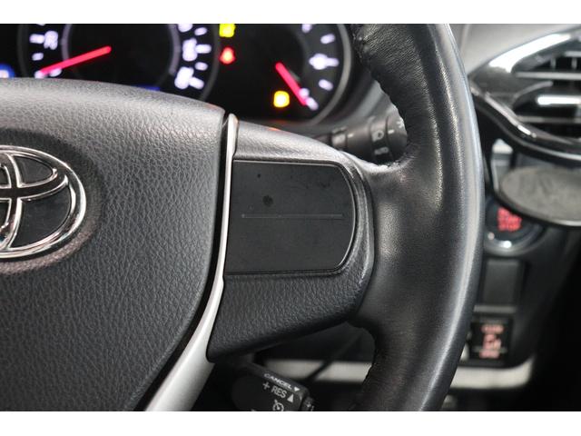 運転中でもハンドルから手を離さずに操作出来ます。