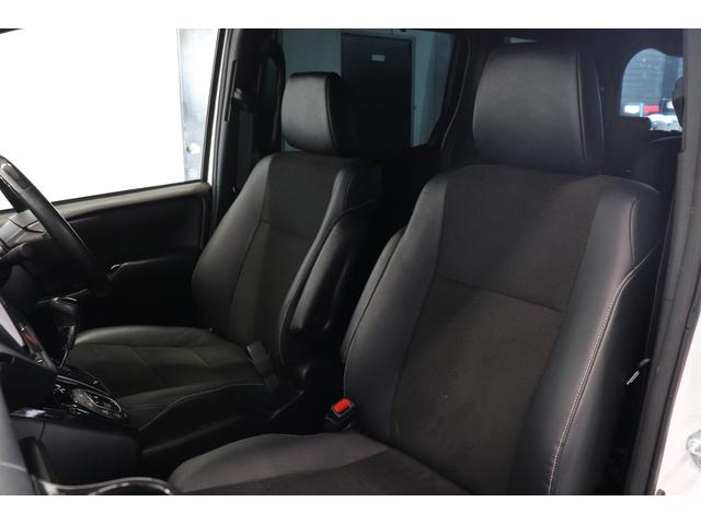 ●お体が直接触れるシートが汚いと嫌ですよね。その点このお車は、元々綺麗な状態で仕入れをしている上、専属のスタッフが専用の溶剤で丹念にクリーニングしておりますので非常に綺麗です。