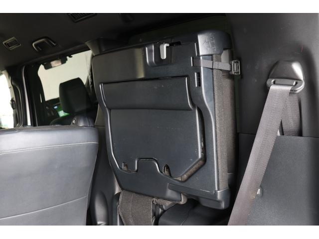 三列目のシートを起こすことができるので大きな荷物も積むことができます。